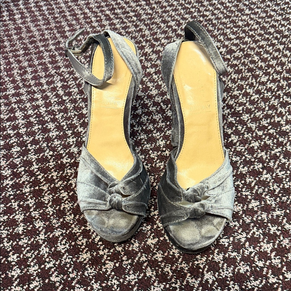 LC Lauren Conrad Gray Heeled Sandals
